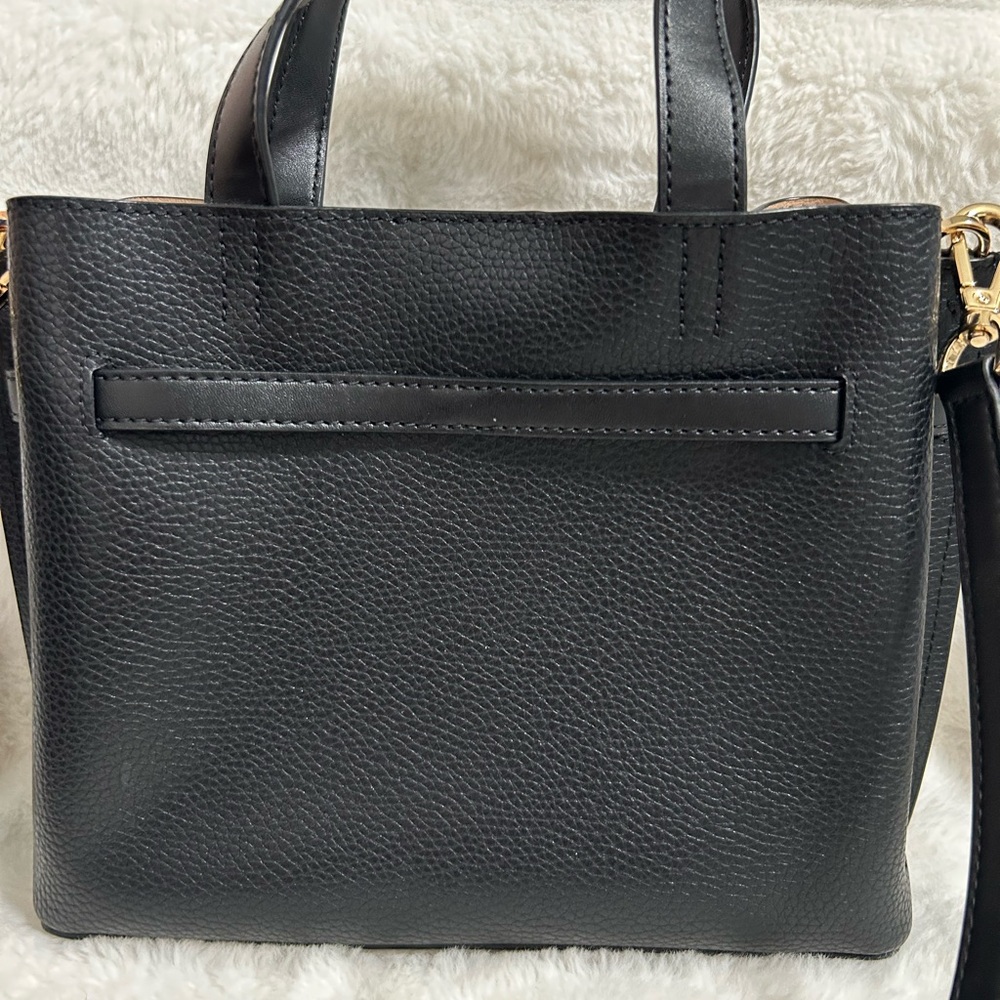 Michael Kors Black and Gold Tote with Elegant Design - Picture 2 of 6